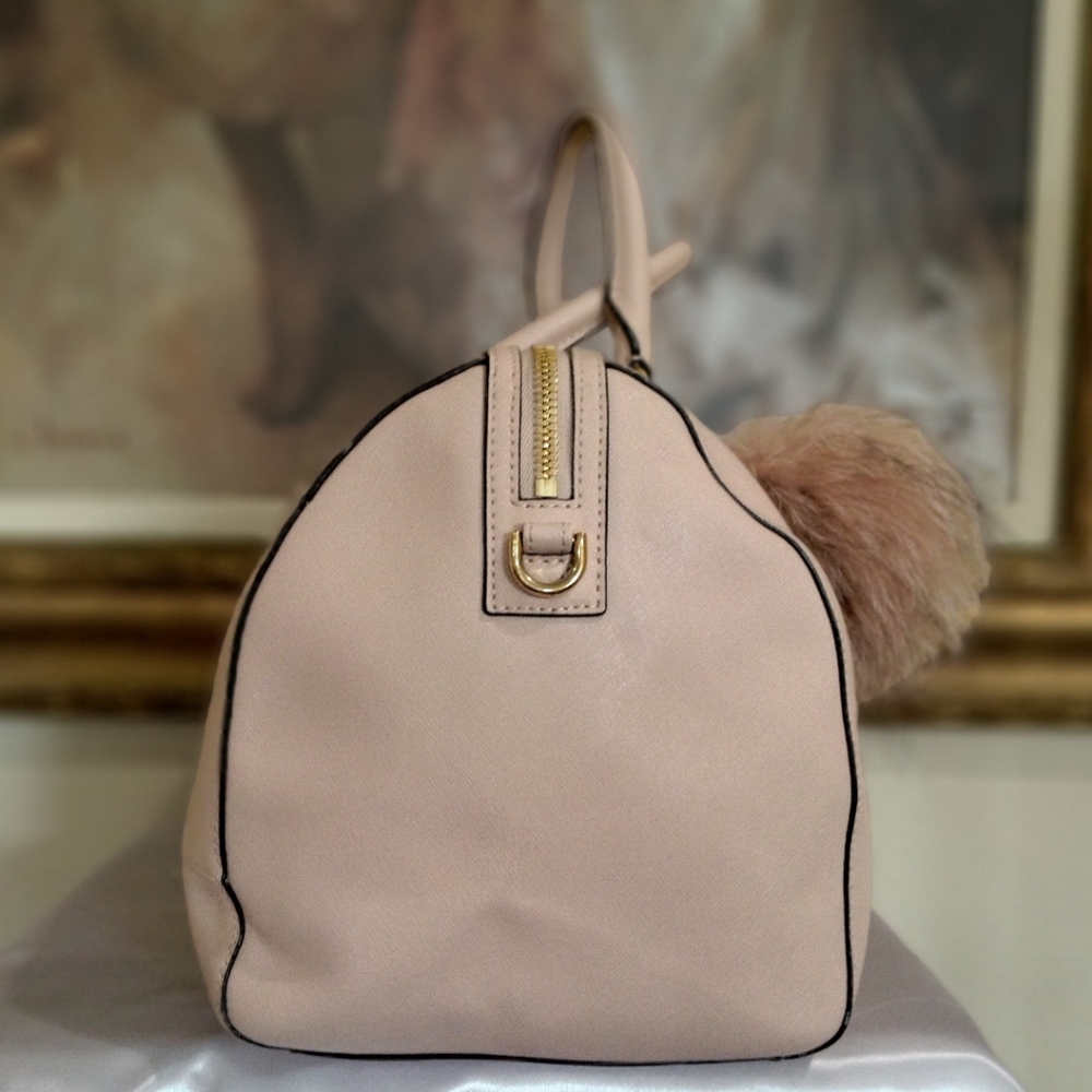 Michael Kors Soft Pink Weekender - Picture 4 of 13